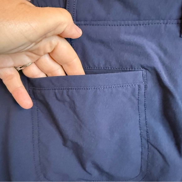 Athleta | Navy Mid-Rise Wicking Athletic Shorts | Sz 10 - Picture 5 of 8